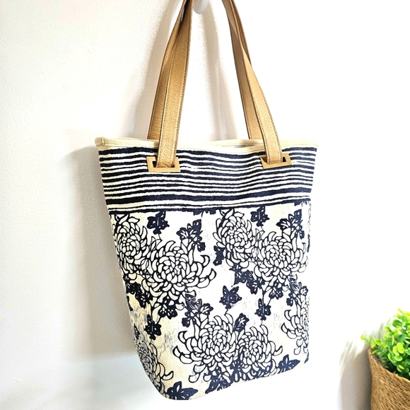 Tommy Bahama Summer Shoulder Bag Tote - Picture 3 of 16